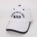 Λεπτομέρεια του κεντήματος NYC στο παιδικό λευκό βαμβακερό καπέλο του μπέιζμπολ - 2-7 Ετών (47-52CM) / Λευκό