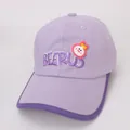 Détail d'une casquette lavande avec broderie BEERUS et écusson de lapin rose mignon - Violet
