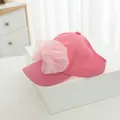 Detalle de visera rosa para niña con lazo grande de organza y detalles de perlas - Talla Infantil / Rosa Rojo