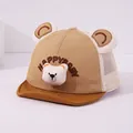 Dettaglio cappello sole neonato con rete traspirante, orecchie orso e ricamo Happy Baby - Bambino circa 0-36 mesi / Cachi