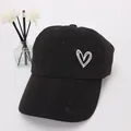Casquette de baseball noire pour queue de cheval avec broderie cœur et détail nœud - Petit Cœur Sans Calotte / Noir
