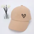 Chapeau de soleil en coton beige avec broderie cœur noir et détail de nœud ruban - Petit Cœur Sans Calotte / Kaki