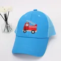 Casquette filet bleue pour enfants avec broderie de camion de pompiers rouge à l'avant - 47-52cm / Gros Camion Bleu
