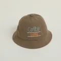 Dettaglio della trama in velluto a coste e ricamo Colby sul cappello a secchiello marrone - 50-52CM / Caffè Chiaro