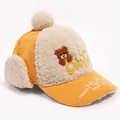 Gelbe Kinder Wintermütze aus Cord mit Bärenstickerei und warmem Ohrenschutz - 3-8 Jahre / Gelb
