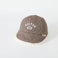 Berretto trapuntato marrone per bambini con ricamo BOSTON e fodera in pile bianco - Stile Boston / Grigio