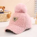 Rosa Plüsch-Kinder-Baseballkappe mit Pompon und Buchstaben-Patch für den Winter - 3-10 Jahre (50-54CM) / Pink (Letter C)