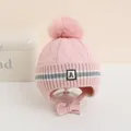 Berretto invernale rosa chiaro per neonati con pompon di pelliccia e paraorecchie a maglia - 1-4 Anni / Stile Lettera A / Rosa