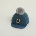 Casquette de baseball en sherpa bleu foncé pour bébé avec pompon gris et lettre A - Bébé Bambin / Bleu