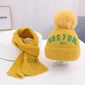 Gelbes Strickset für Babys mit Mütze, Schal, Fellbommel und Boston 1630 Stickerei - 50-54cm / Gelb (Mütze Und Schal)