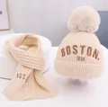 Beiges Baby Strickmützen und Schal Set mit Pelzbommel und Boston 1630 Stickerei - 50-54cm / Beige (Mütze Und Schal)