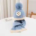 Winter-Strickmütze und Schal Set für Kinder mit blauem Bommel und Blumenstickerei - 3-10 Jahre (50-54CM) / Blau