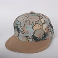 Detailopname van kinder hiphop pet met kaki rand en kleurrijke cartoon dierenpatronen - Kinderen (50-54cm) / Khaki