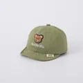 Dettaglio cappellino neonato in cotone con ricamo orsetto e visiera corta in verde oliva - Bambino Da Uno A Quattro Anni / Verde Erba
