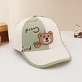 Cappellino da baseball bicolore per bambini con orsetto nei toni beige e verde - Regolabile / Verde Pallido