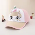 Dettaglio cappellino bimbi con ricamo ragazza cartoon e corno di unicorno 3D - 48-52cm (2-5 Anni) / Rosa Cachi
