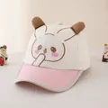 Detalle del bordado de animales y orejas 3D en gorra de béisbol de color crema - 48-52cm / Beige