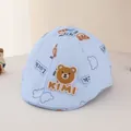 Détail de la casquette bébé avec applique d'ours 3D bleu clair et lettrage KIMI brodé - Tout-petit environ (48-50CM) / Bleu