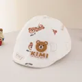 Gros plan du béret beige pour bébé avec écusson ours 3D et broderie Lucky - Tout-petit environ (48-50CM) / Blanc