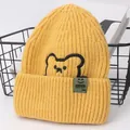 Berretto in maglia giallo senape per bambini con ricamo a orsetto e etichetta alla moda - Bambini 2-7 Anni / Giallo