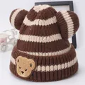 Bruin en beige gestreepte baby gebreide muts met berenoren en een berenpatch - Kinderen 2-8 Jaar / Khaki