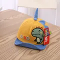 Gembergele kinderhonkbalpet met groene dinosaurusborduring en een blauwe 3D-hoorn - Peutermaat / Geel