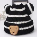 Zwart-wit gestreepte gebreide babymuts met berenoren en een schattige beren-patch - Kinderen 2-8 Jaar / Zwart
