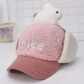 Gorro con orejeras de felpa rosa y blanco con lindo muñeco de conejo y bordado - Lindo Conejo Rosa