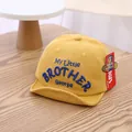 Berretto giallo per neonati con ricamo blu e visiera morbida per bambini 0-3 anni - Neonato 0-30 Mesi / Giallo