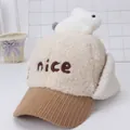 Gorro de invierno de felpa para niños con muñeco conejo y orejeras en color crema - Lindo Conejo Beige