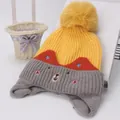 Gorro de invierno de punto para bebé en amarillo y gris con orejeras y pompón de piel - Sombrero / Amarillo