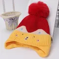Gorro de invierno para bebé con orejeras y diseño de oso en color rojo y amarillo - Sombrero / Rojo