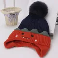 Gorro de invierno de punto para niños con orejeras y cara de monstruo bordada - Sombrero / Azul marino