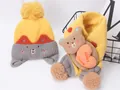 Conjunto de invierno de gorro y bufanda en amarillo y gris con orejeras y oso de dibujos - Conjunto Gorro Bufanda / Amarillo