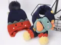 Conjunto de gorro y bufanda de punto para niños con dinosaurio azul y pompón suave - Conjunto Gorro Bufanda / Azul marino