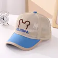 Detalle de gorra de rejilla transpirable para niños con bordado de oso y visera azul - Niños 47-52CM / Caqui