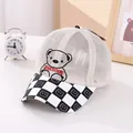 Casquette en maille beige pour bébé avec visière à carreaux et patch ours - Enfant / Bord Noir
