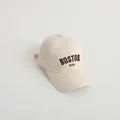 Παιδικό μπεζ καπέλο μπέιζμπολ με κέντημα BOSTON και αναπνεύσιμο πλέγμα στο πίσω μέρος - Παιδιά περίπου 2-7 Ετών / Μπεζ
