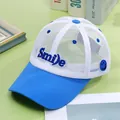Dettaglio del cappellino da baseball in mesh blu e bianco con ricamo Smile traspirante - Bambini (50-54cm) / Blu