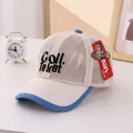 Dettaglio del cappellino bimbo in rete traspirante con ricamo Coll e visiera blu - Taglia Bambino Regolabile / Beige