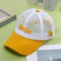 Dettaglio del cappello in rete traspirante con ricamo Smile e visiera gialla bambini - Bambini (50-54cm) / Giallo