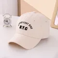 Gorra de béisbol de algodón beige con bordado negro de Upper East Side N.Y.C. - Niños 3-10 Años (50-54CM) / Beige