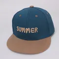 Dettaglio in twill blu e kaki ad alta densità con ricamo SUMMER 3D sul cappello a tesa piatta - Bambini 3-10 Anni 50-54CM / Blu scuro