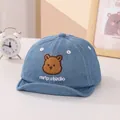 Baby Baseballkappe aus blauem Denim mit süßem Bären-Stickerei und weichem Schirm - 45-48CM (0-30 Monate) / Hellblauer Denim