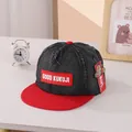 Kinderen baseballpet met platte klep in grijs en rood voorzien van KUKUJI-logo - Kinderen 3-10 Jaar 50-54CM / Rode Rand