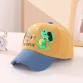 Dettaglio del cappello in velluto a coste per bambini con dinosauro e visiera blu - Bambino 2-6 Anni 47-52CM / Giallo