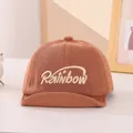 Babymütze aus Strick in Karamellbraun mit Rainbow-Stickerei und weichem Schirm - 45-48cm (0-30 Monate) / Braun