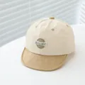Dettaglio cappellino neonato in twill di cotone con ricamo di distintivo stile college - Neonato 6-24 Mesi 45-48cm / Beige