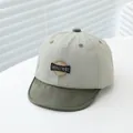 Dettaglio cappellino neonato con tesa morbida e ricamo College American in stile vintage - Neonato 6-24 Mesi 45-48cm / Grigio