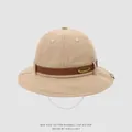 Detalle de sombrero de sol infantil caqui con banda de cuero y cordón de ajuste - 1-3 Años (50cm) / Caqui